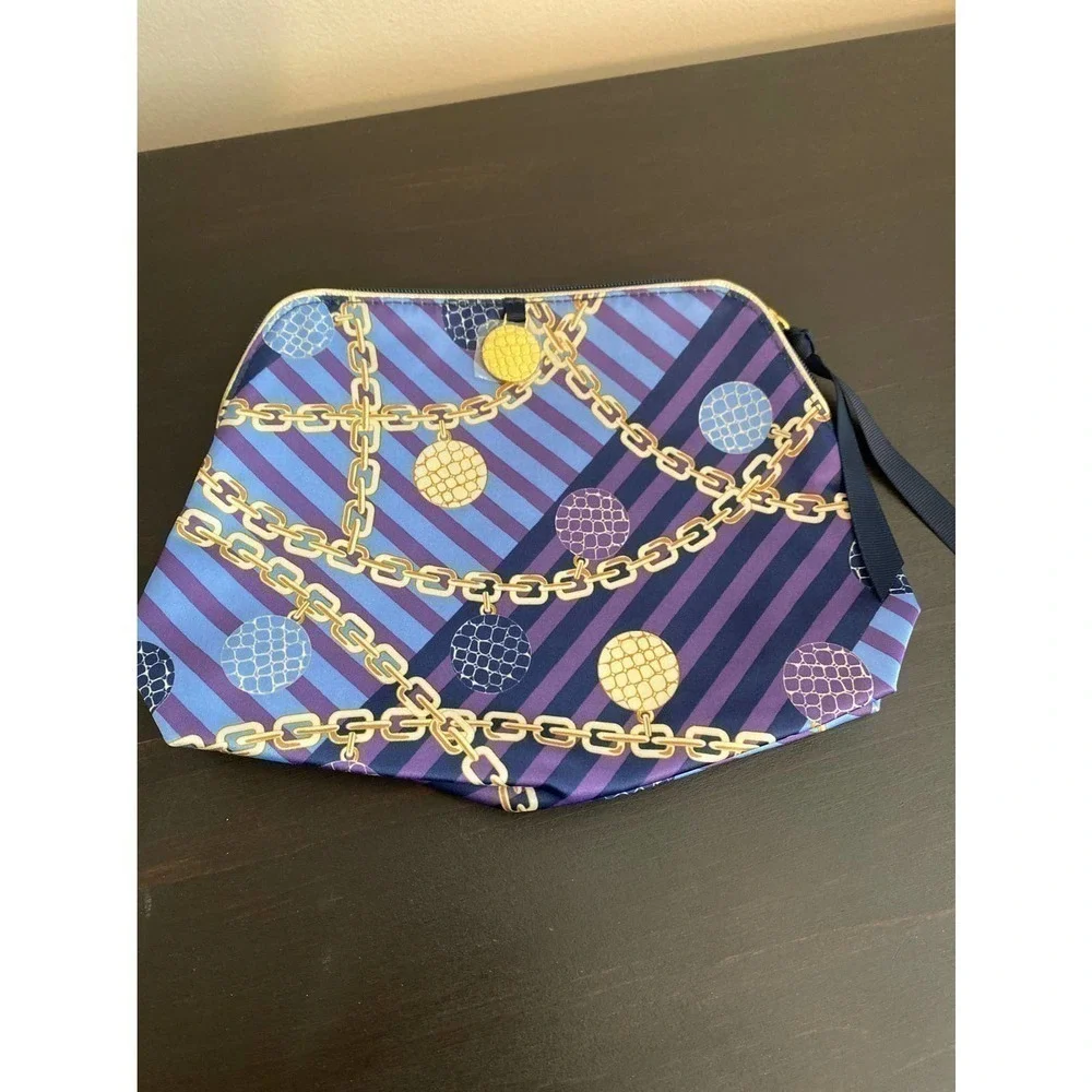 Estée Lauder makeup bag
